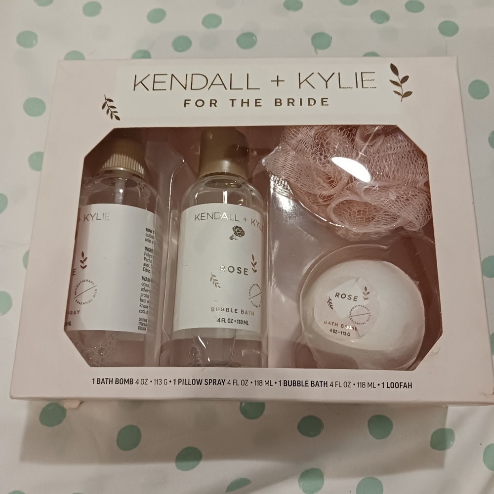 NWT! KENDALL + KYLIE (FOR THE BRIDE)